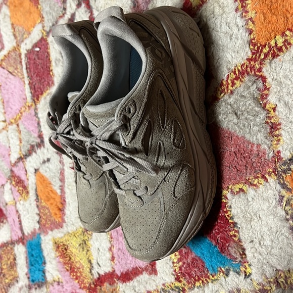 hoka shoes - Picture 3 of 4